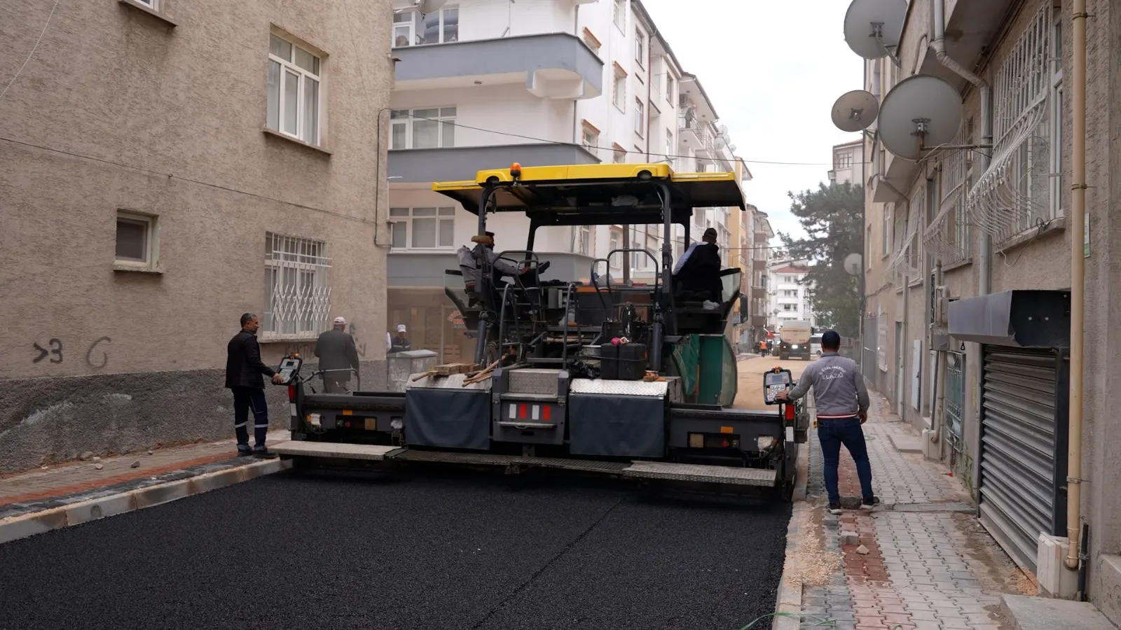 Manşet: NAİLBEY MAHALLESİ YENİLENDİ YOL VE KALDIRIM YENİLEME ÇALIŞMALARI TAMAMLANDI