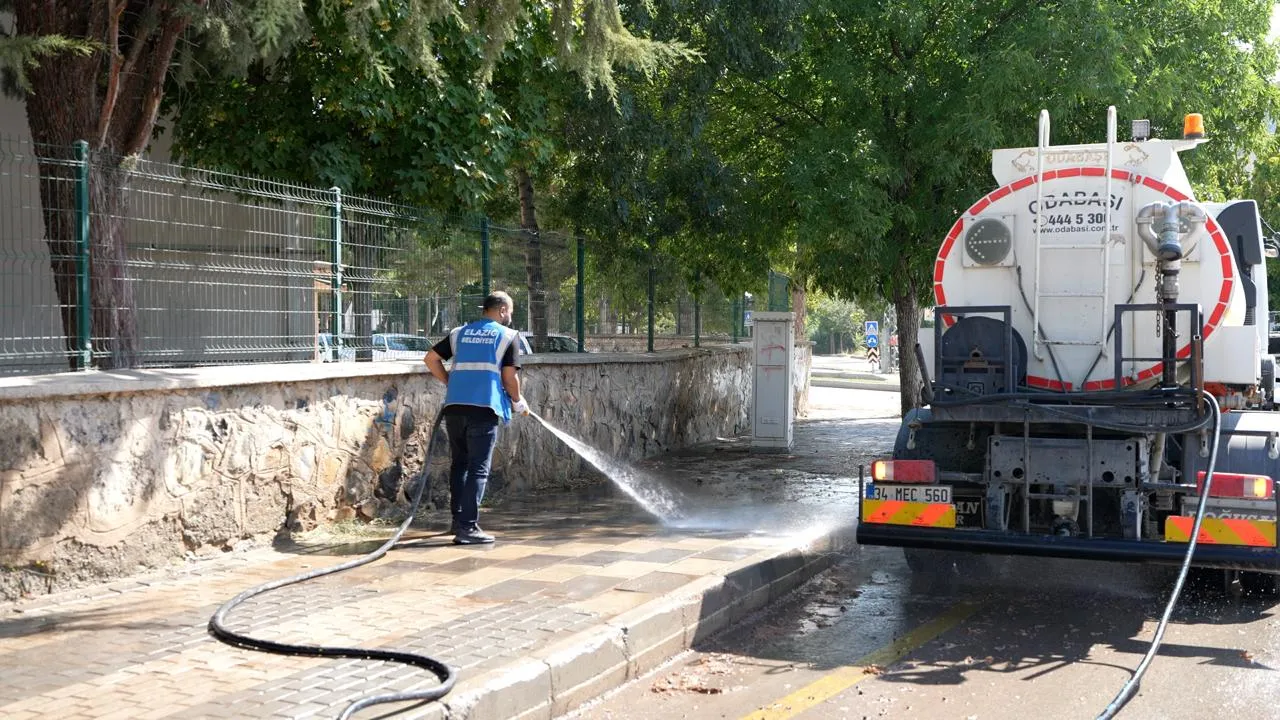 Manşet: ELAZIĞ BELEDİYESİ’NDEN SÜRSÜRÜ MAHALLESİ’NDE KAPSAMLI TEMİZLİK