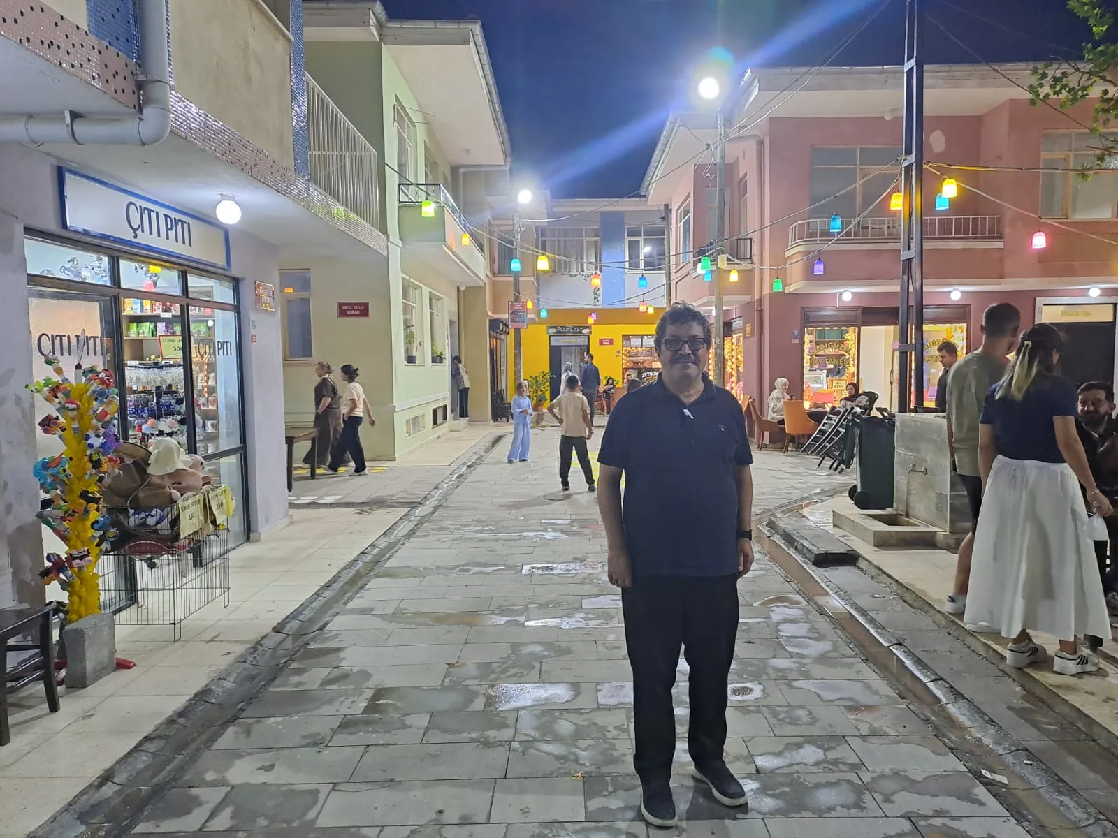 Manşet: ELAZIĞ’IN YENİ GÖZDESİ: 80’LER SOKAĞI! NOSTALJİ RÜZGÂRI GÜNEYKENT’TE ESİYOR