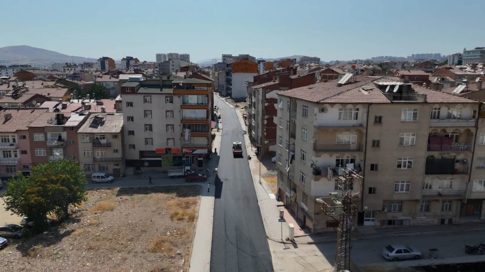 Manşet: ELAZIĞ BELEDİYESİ, SARAYATİK MAHALLESİ’NDE 12 KİLOMETRE UZUNLUĞUNDAKİ YOLU YENİLEDİ