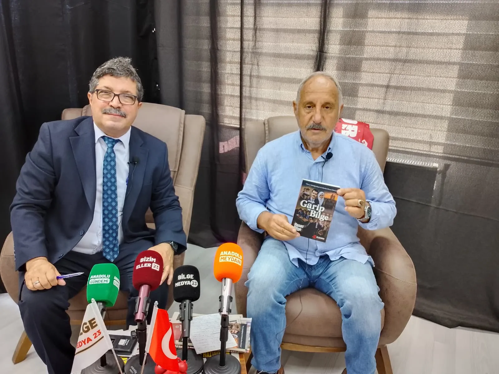 Manşet: HASAN BİLGE, ŞEHİR PENCERESİ’NDE KİTABINI VE İMZA GÜNÜNÜ ANLATTI