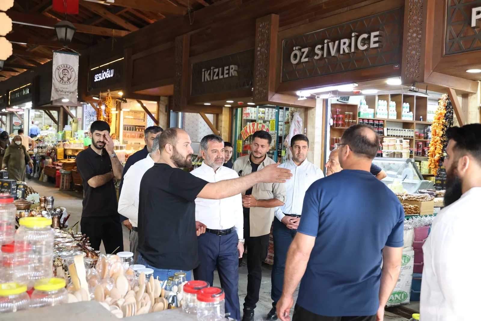Manşet: BAŞKAN ŞERİFOĞULLARI’NDAN AHİLİK HAFTASI’NDA ESNAF ZİYARETİ