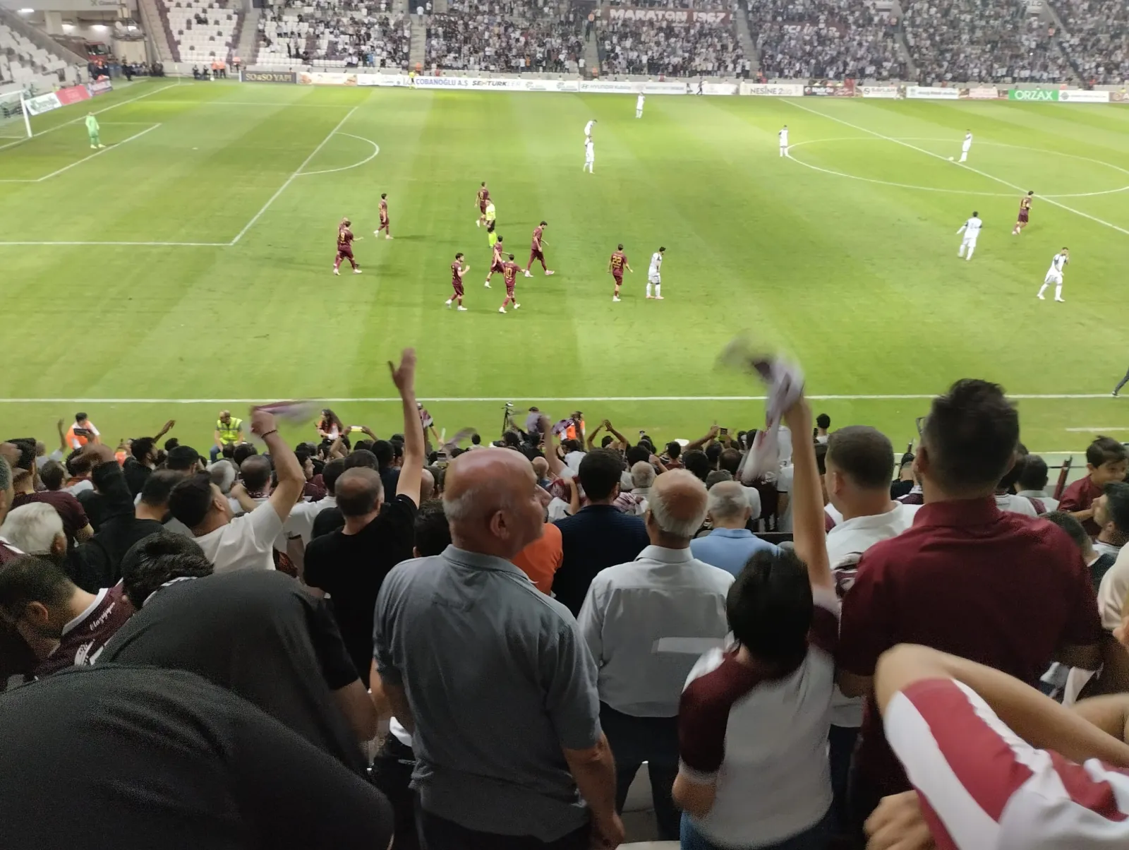 Manşet: ELAZIGSPOR ZİRVEYE KOŞUYOR .5.0 GALİP GELDİ