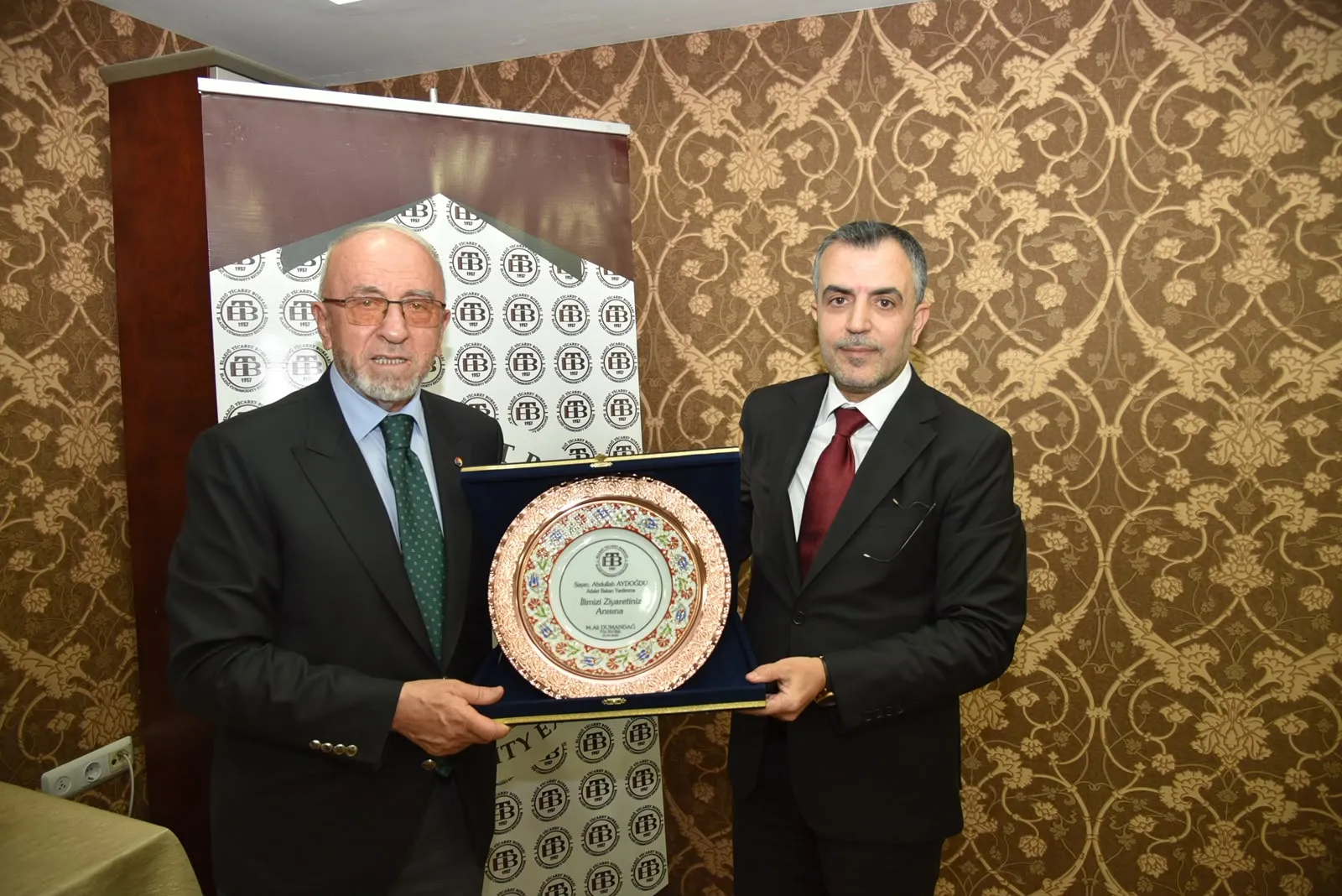 Manşet: DUMANDAĞ, BAKAN YARDIMCISI AYDOĞDU VE İL PROTOKOLÜNÜ AĞIRLADI
