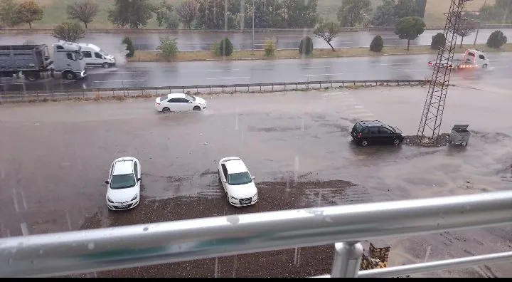 Manşet: ELAZIĞ’DA SAĞANAK YAĞIŞ HAYATI OLUMSUZ ETKİLEDİ