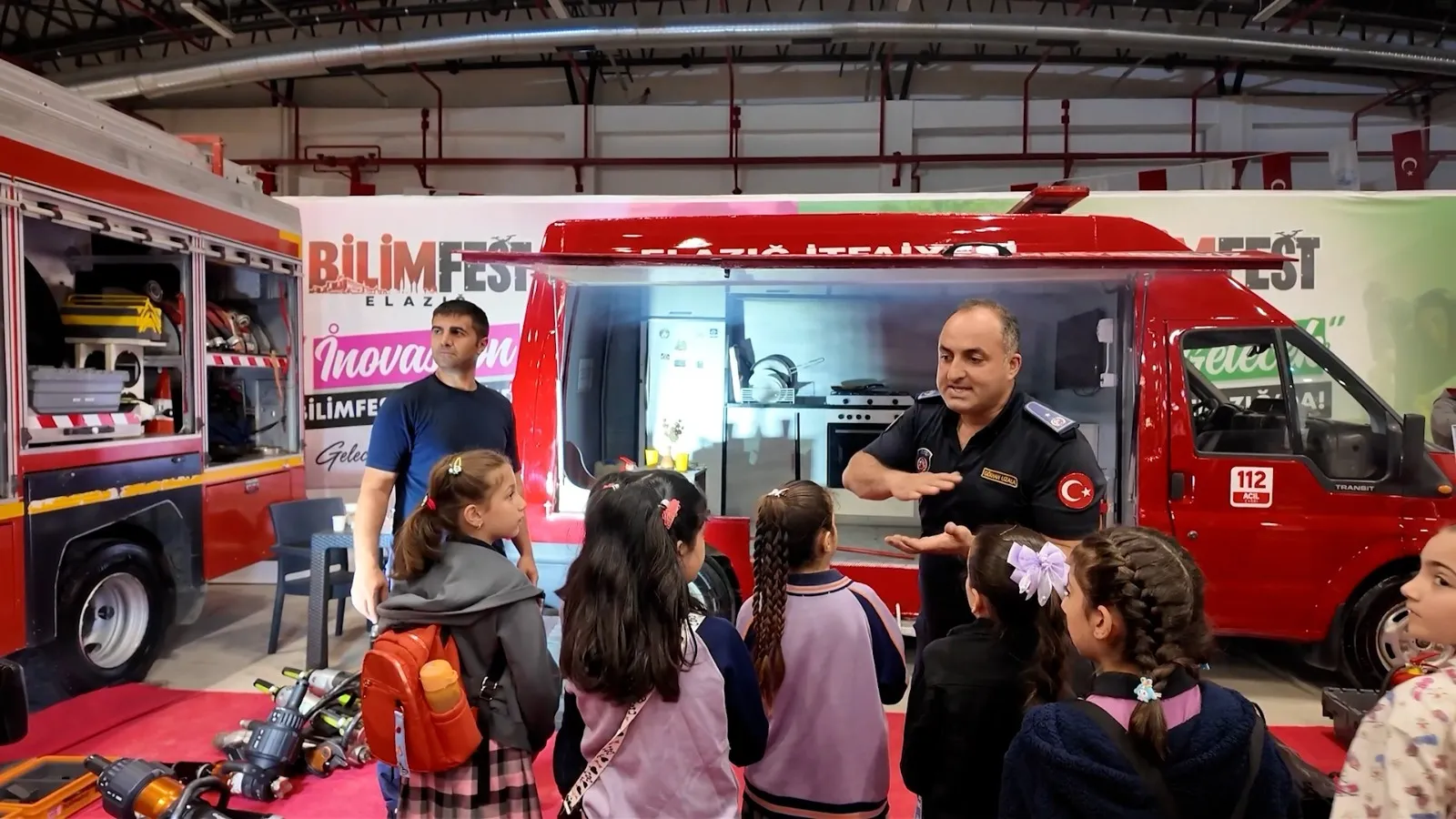 Manşet: ELAZIĞ İTFAİYESİ, BİLİMFEST ELAZIĞ’DA YANGINLA MÜCADELE VE ARAMA KURTARMA EKİPMANLARINI TANITTI