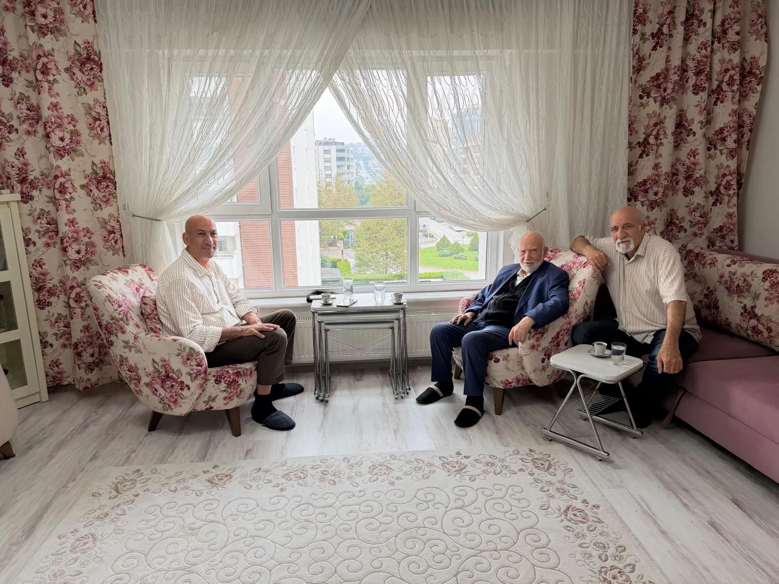 Manşet: BURSA TEMSİLCİMİZ HARUN ALSANCAK’TAN ESKİ DİYANET İŞLERİ BAŞKANI PROF. DR. SÜLEYMAN ATEŞ’E ANLAMLI ZİYARET