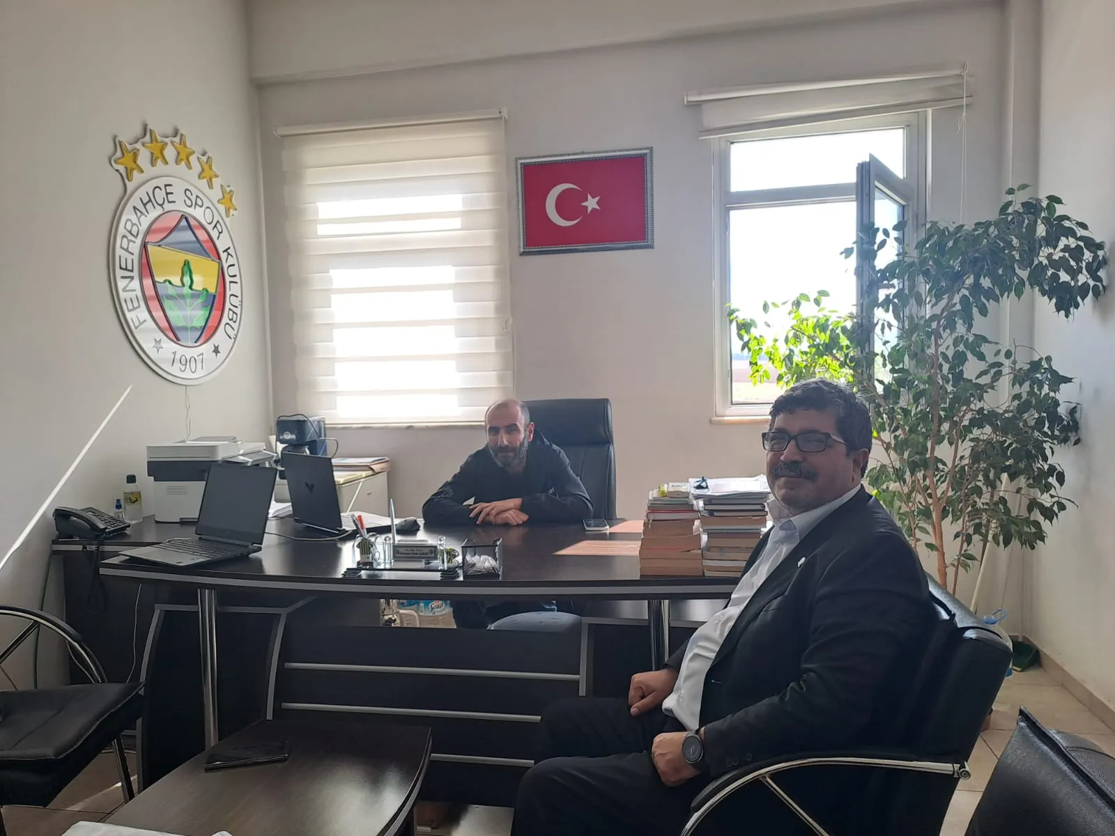 Manşet: BİLGE MEDYA 23’TEN FIRAT ÜNİVERSİTESİ’NE ZİYARET: DR. ÖĞR. ÜYESİ M. FATİH ÇAKAR’A KİTAP HEDİYESİ