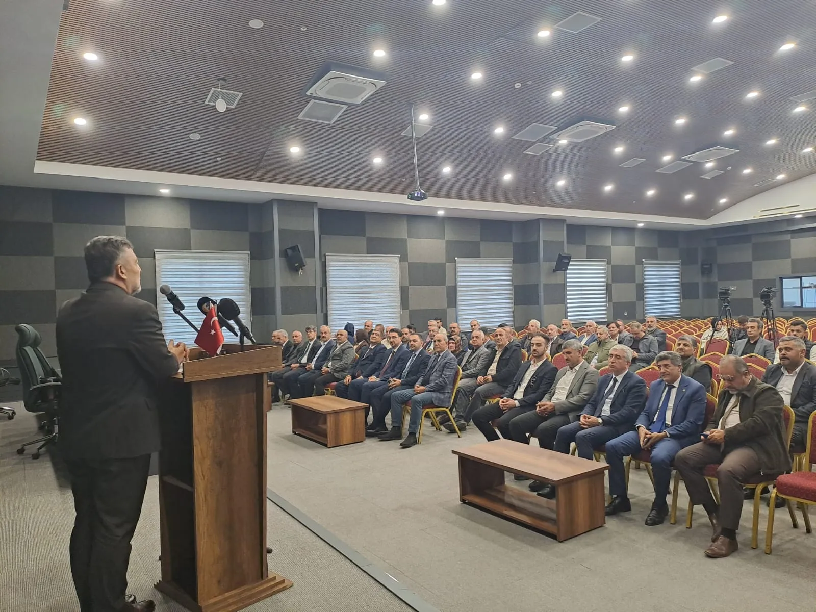 Manşet: ELAZIĞ’DA DİJİTAL BÜROKRASİ VE YAPAY ZEKÂ OKURYAZARLIĞI AKADEMİSİNE BİLGE MEDYA 23’TEN YAKIN TAKİP