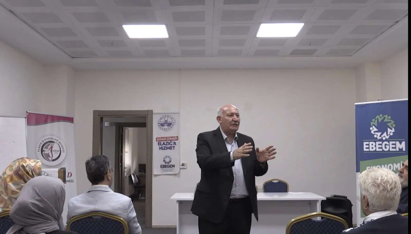 Manşet: ELAZIĞ BELEDİYESİ EDEBİYAT ATÖLYESİ’NDE 4. DÖNEM EĞİTİMLERİ YOĞUN KATILIMLA SÜRÜYOR