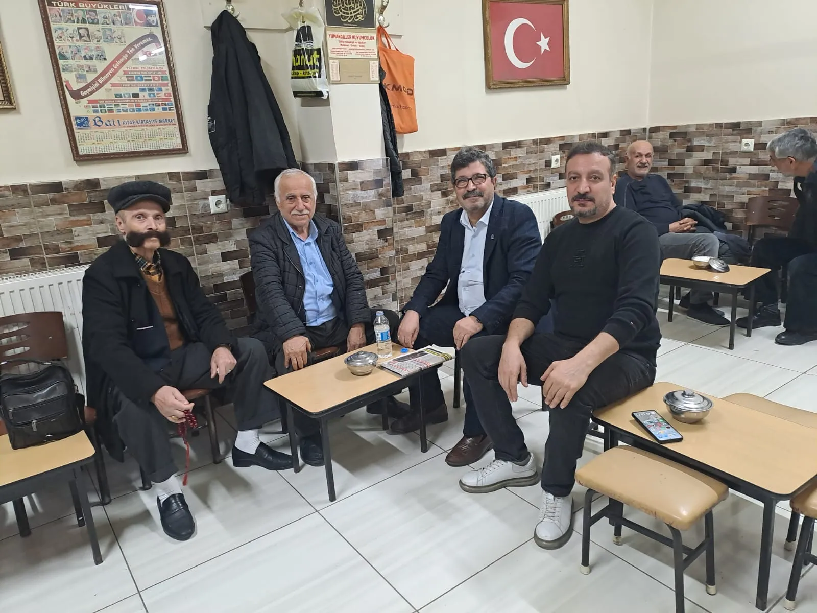 Manşet: ONURLAR PASAJI’NDA BİR DOST MUHABBETİ